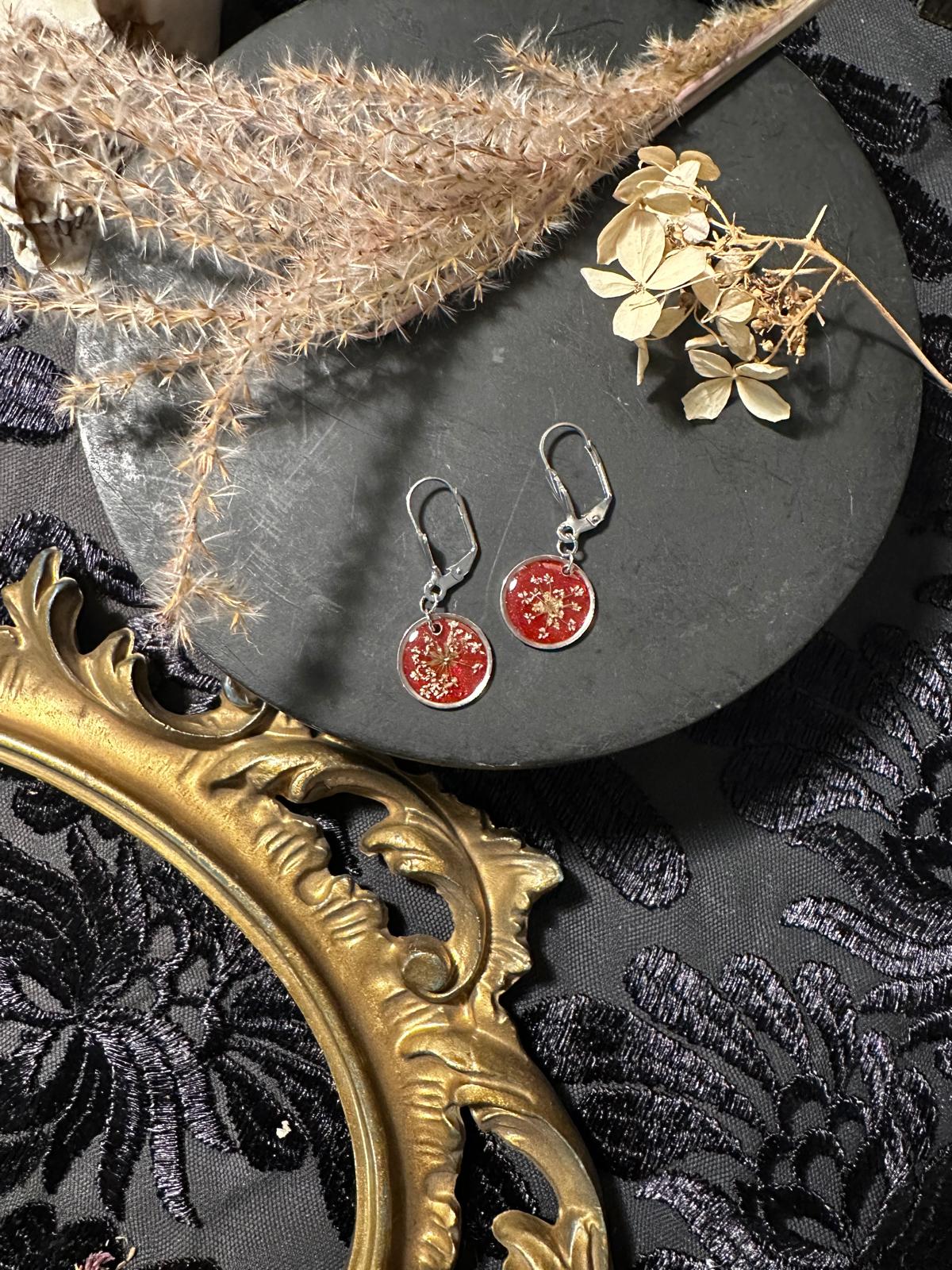 Boucle d'oreille rouge carotte sauvage argentées